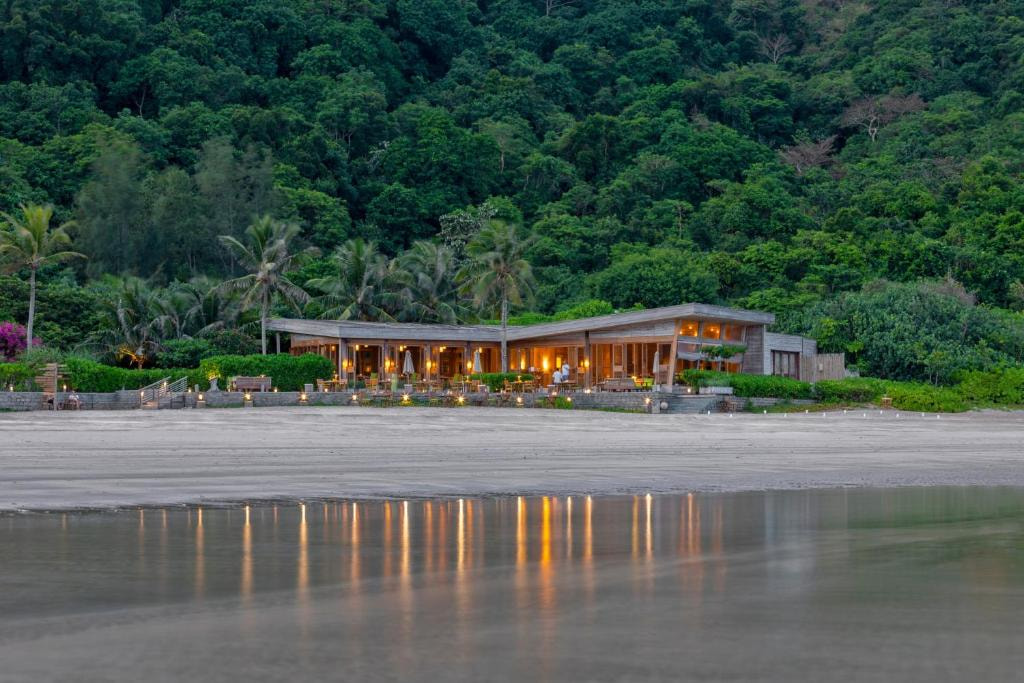 Six Senses Côn Đảo (Bà Rịa – Vũng Tàu) ấn tượng với cảnh quan độc đáo